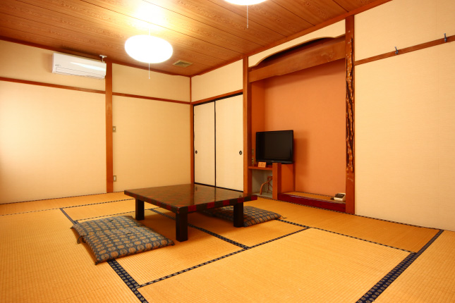 Japanese-style room 12 tatami mats×