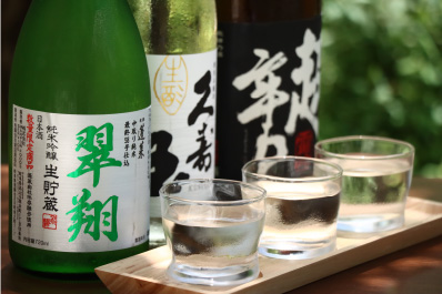 Locally Brewed Sake of Sake Brewer in Hida: Having a drinking contest of locally brewed sake
